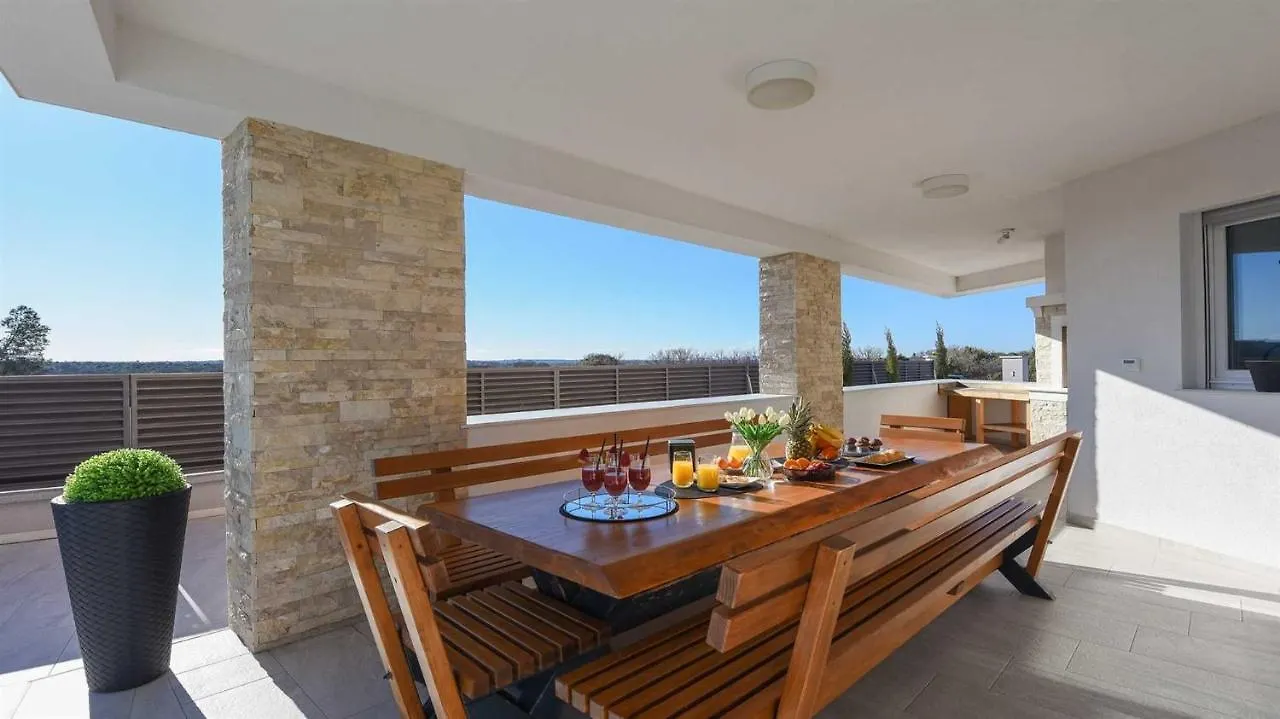 Villa Amfora With Heated Pool, Wellness And Tennis Knezevic