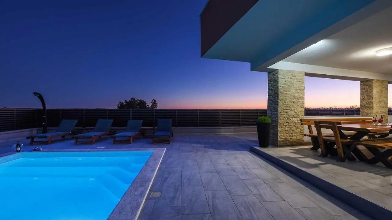 Villa Amfora With Heated Pool, Wellness And Tennis Knezevic Croatia