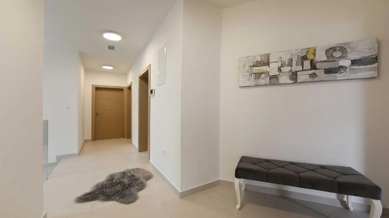 Villa Amfora With Heated Pool, Wellness And Tennis Knezevic Croatia
