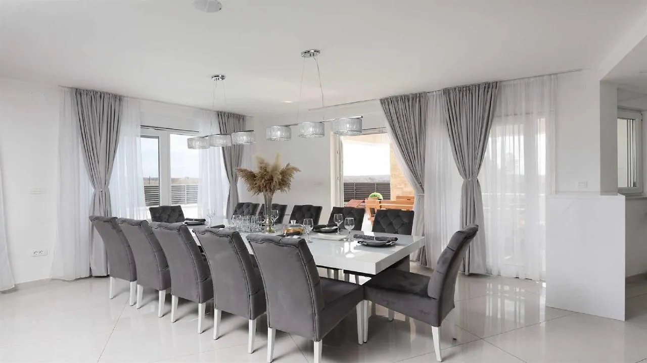 Villa Amfora With Heated Pool, Wellness And Tennis Knezevic 0*,