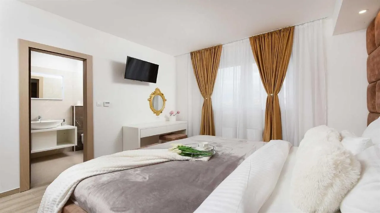 Villa Amfora With Heated Pool, Wellness And Tennis Knezevic