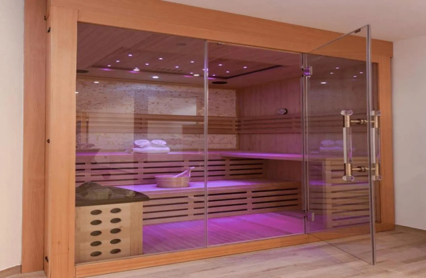 Villa Amfora With Heated Pool, Wellness And Tennis Knezevic